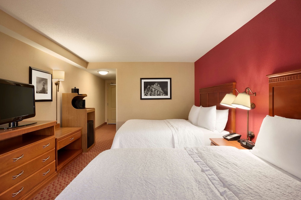 Hampton Inn and Suites Hartford/East Hartford 12/50