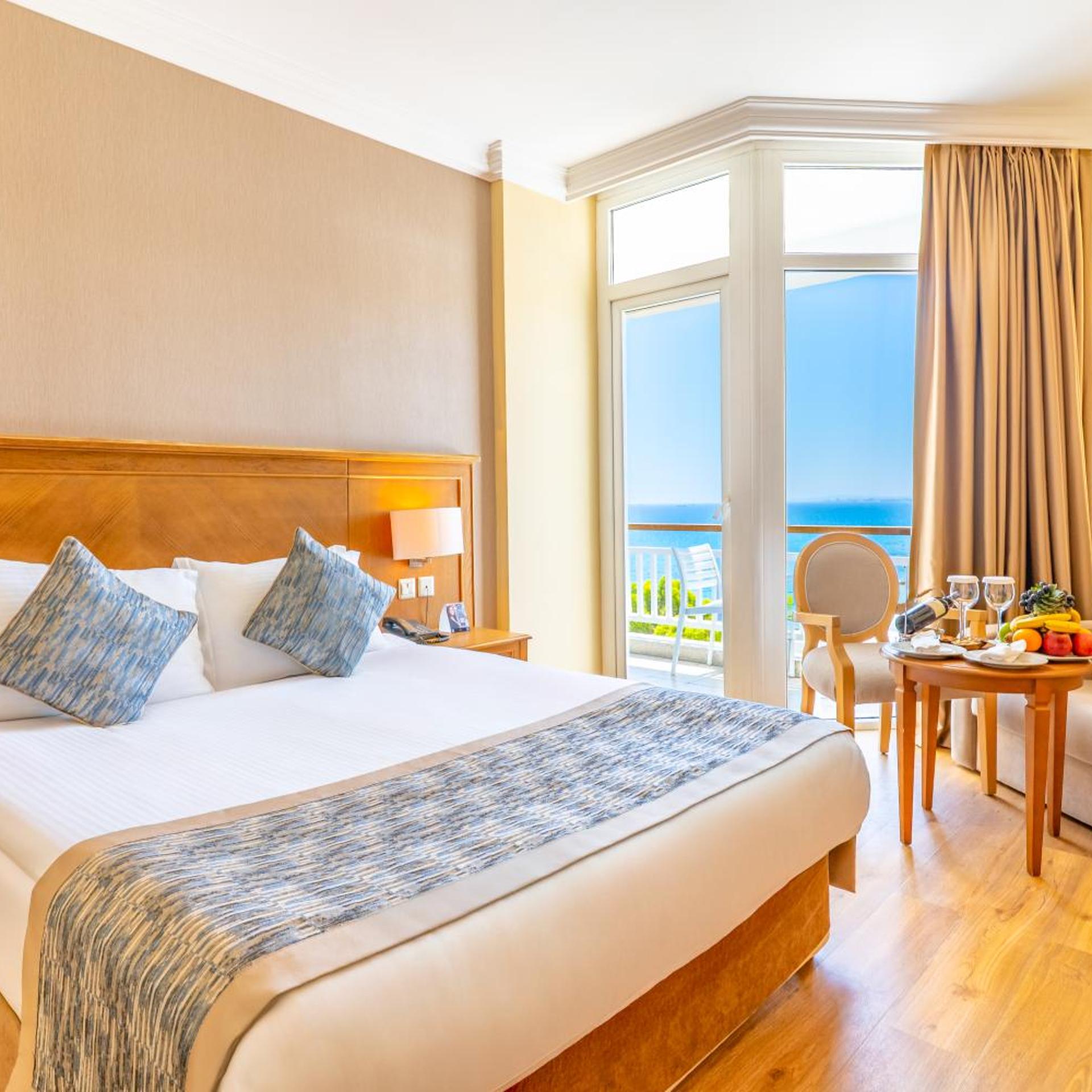 Standard, Double or Twin Bed, Sea View