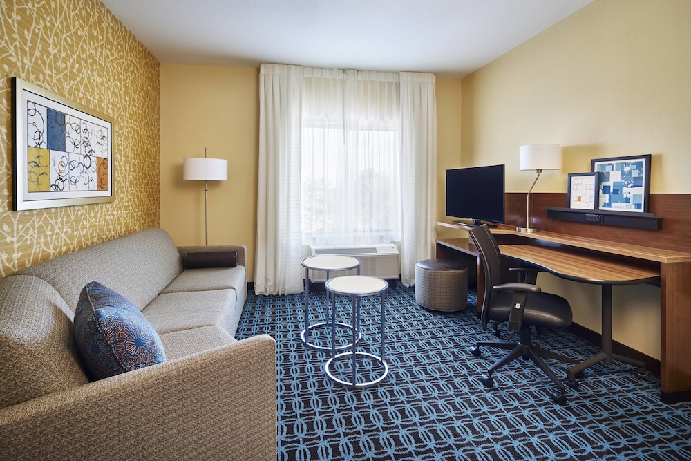 Fairfield Inn Suites Alexandria 28/35