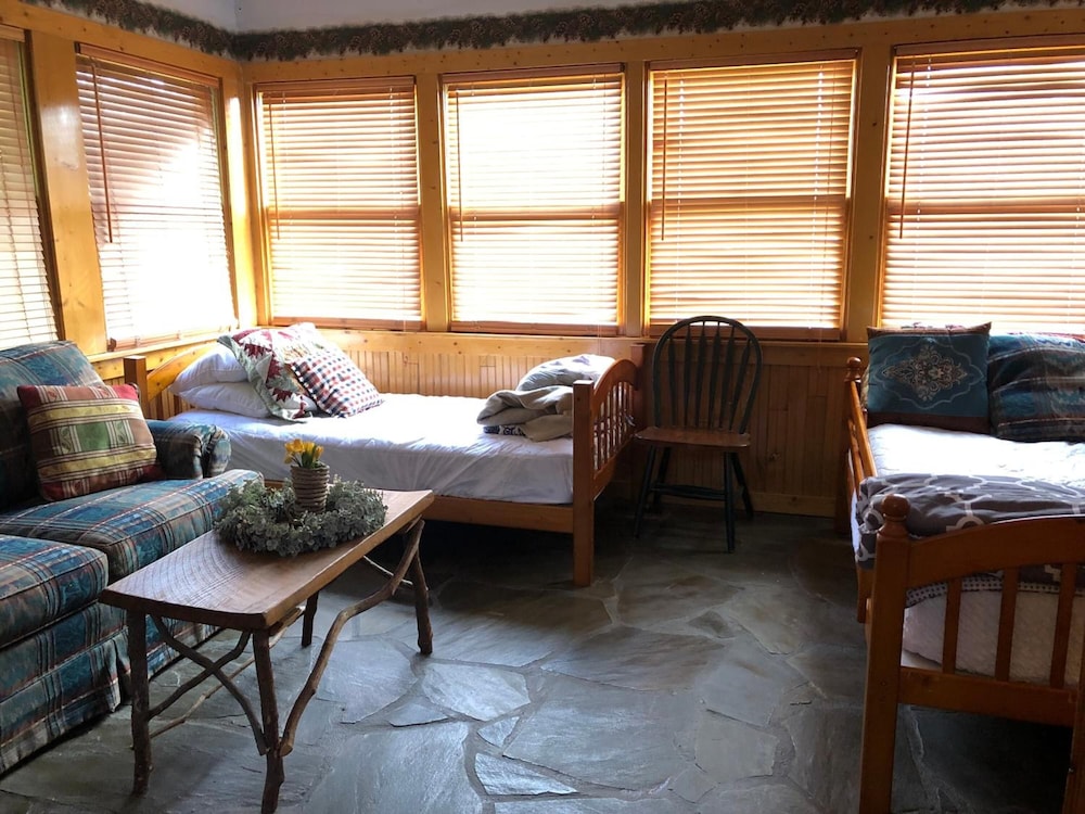 Evergreen Cottage Inn & Cabins 17/38