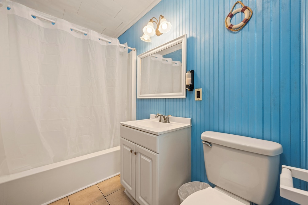 Oceanside Court By Kees Vacations 12/65