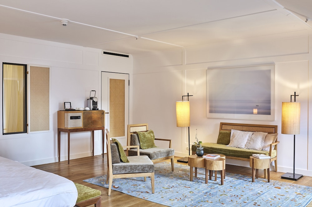 Louis Hotel 44/60