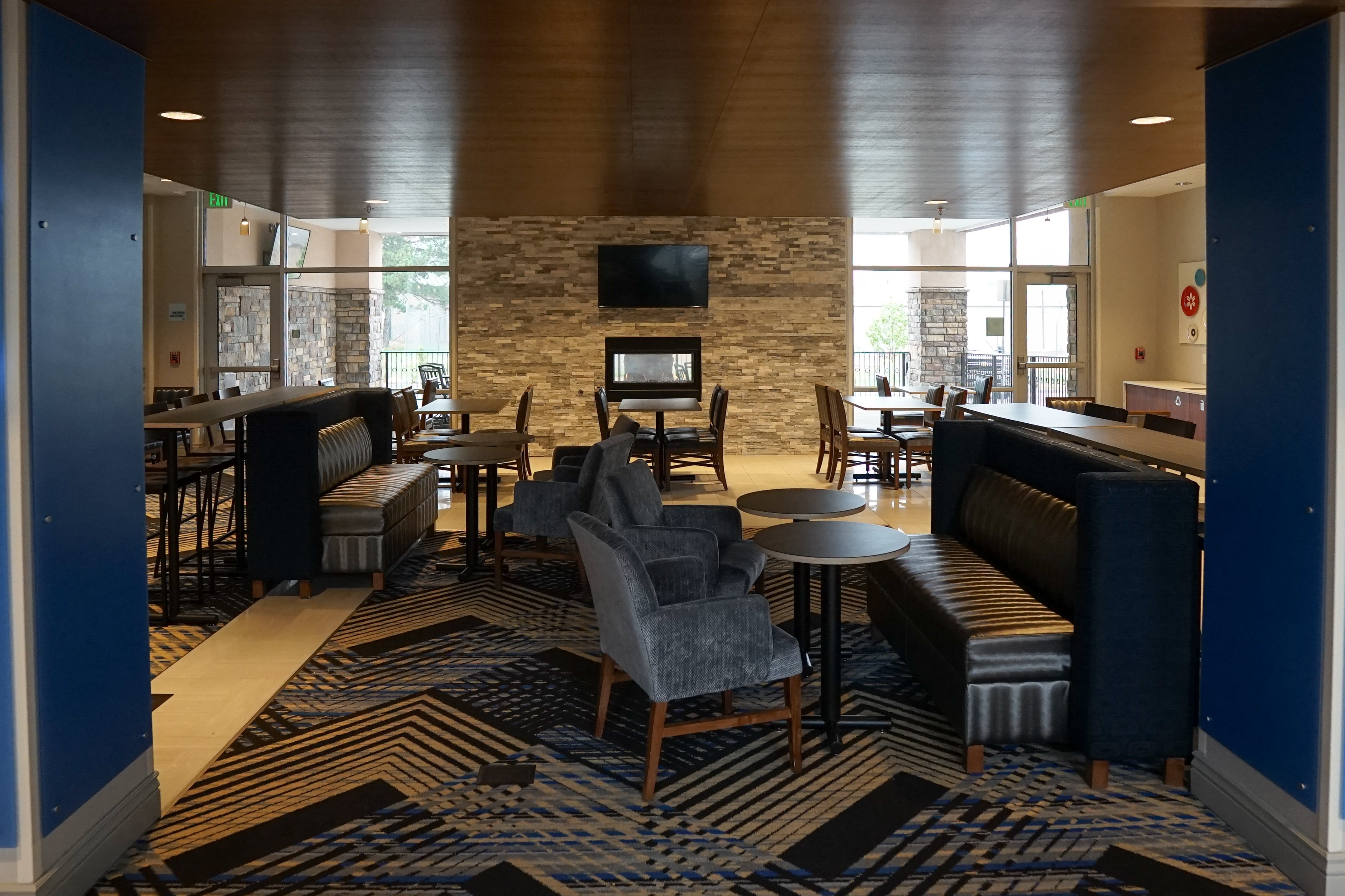 Holiday Inn Express Suites Denver Aurora Medical Campus 45/62