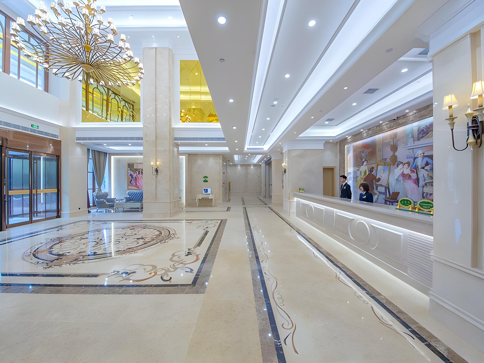 Vienna International Hotel (Huanggang Normal College Ruitian Plaza) 11/39