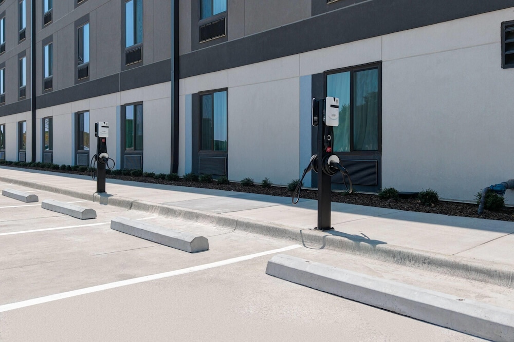 ECHO Suites Extended Stay by Wyndham Dallas Plano/Richardson 47/62