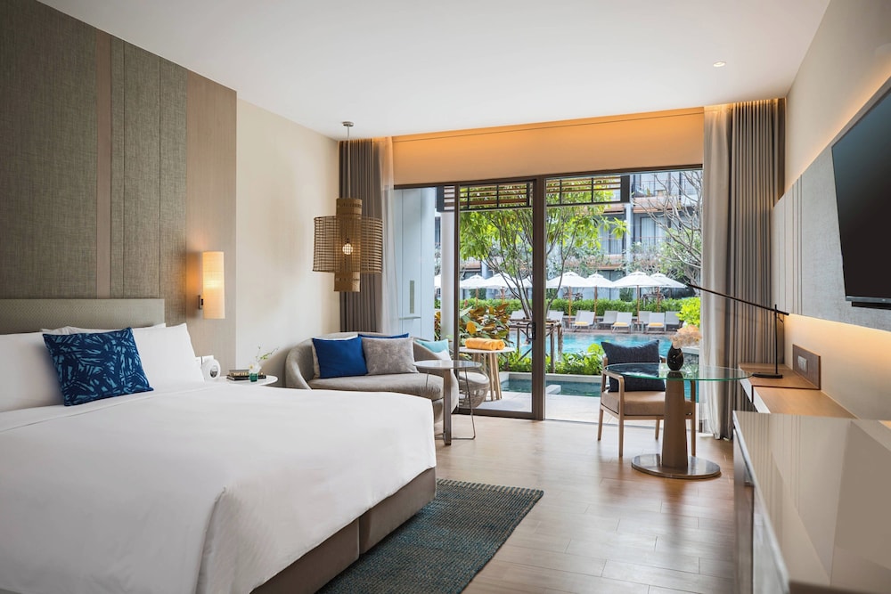 Room, King Bed, Pool Side, Pool Access