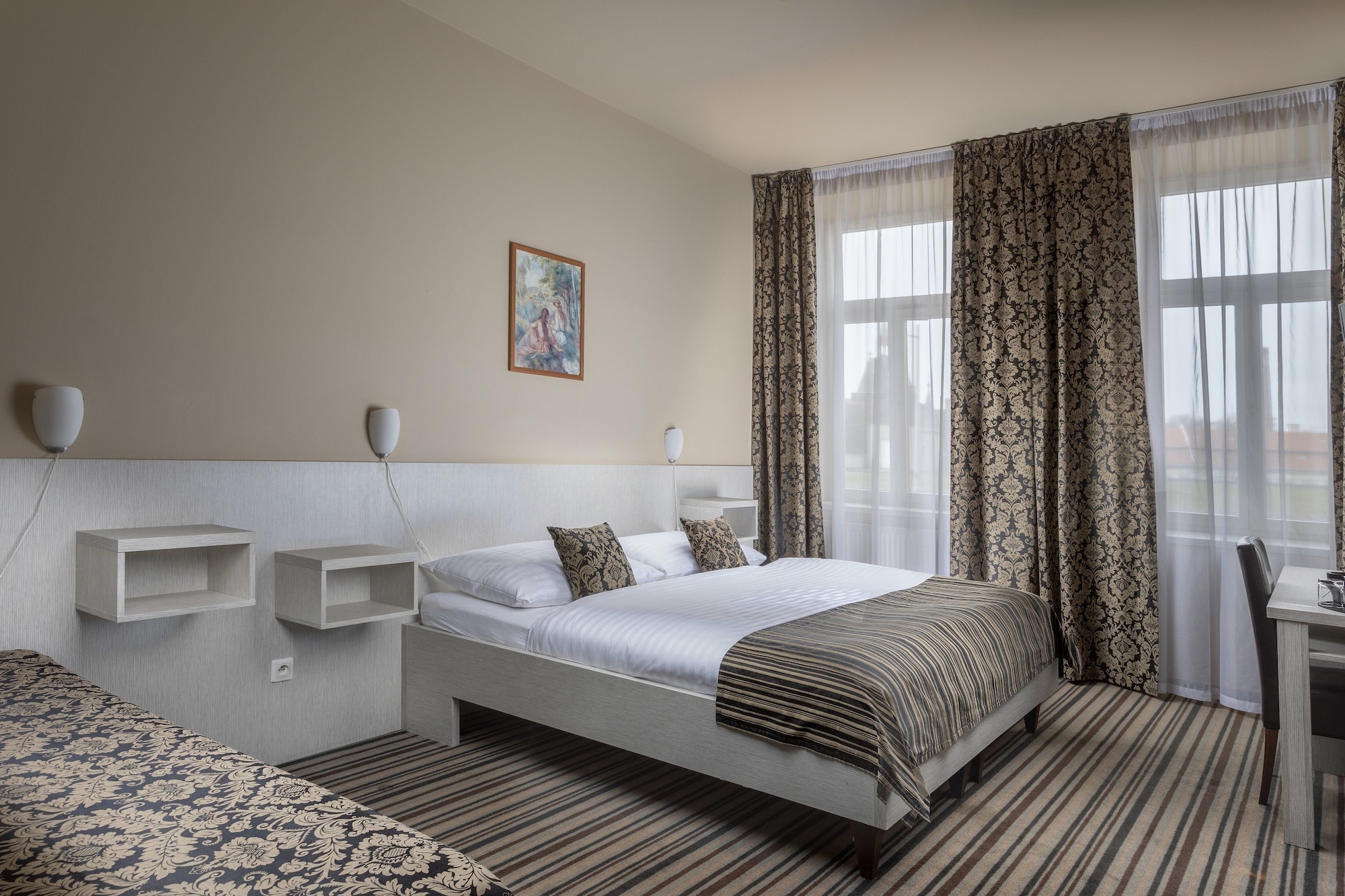 ROOM, TRIPLE