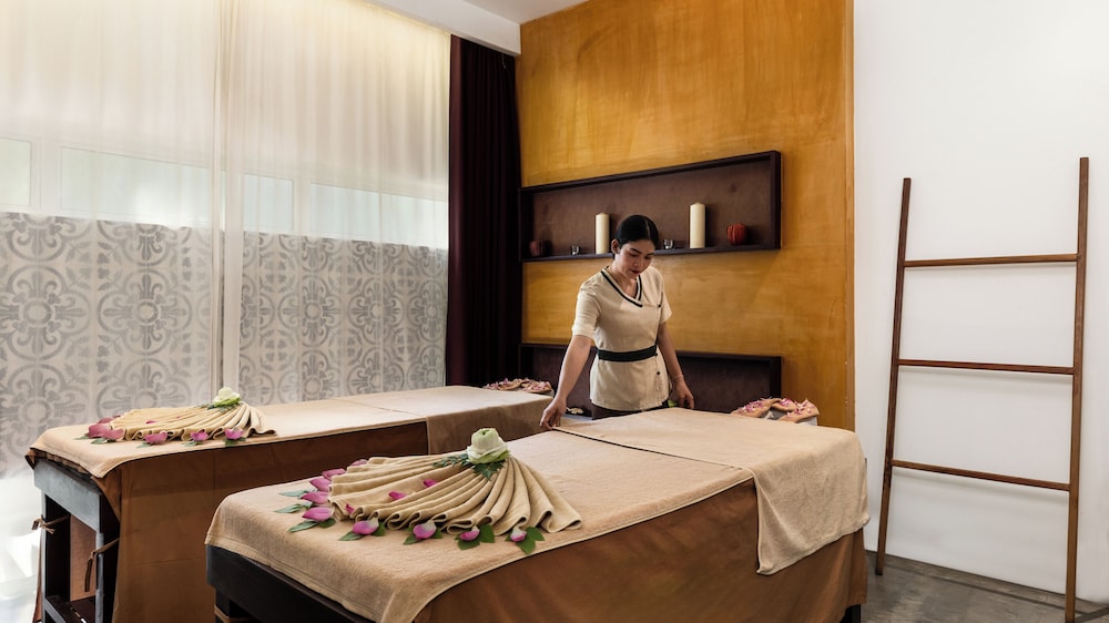 LYNNAYA URBAN RIVER RESORT 45/69