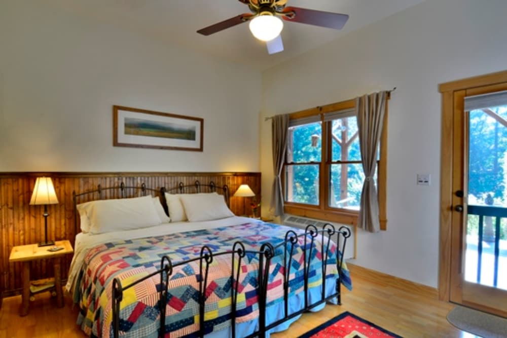 Bent Creek Lodge Bed &amp; Breakfast 14/50