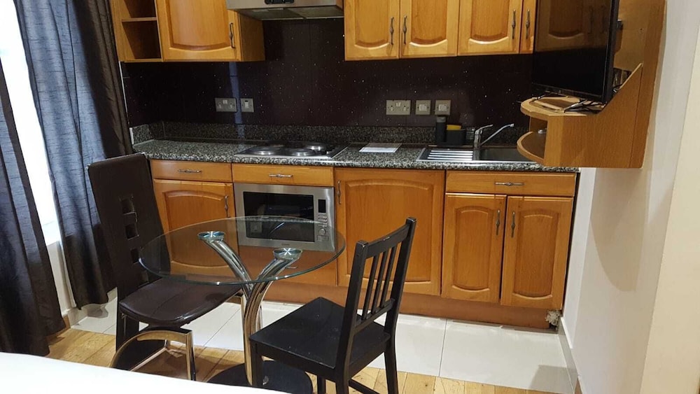 LONDON PLAZA SERVICED APARTMENTS 38/52