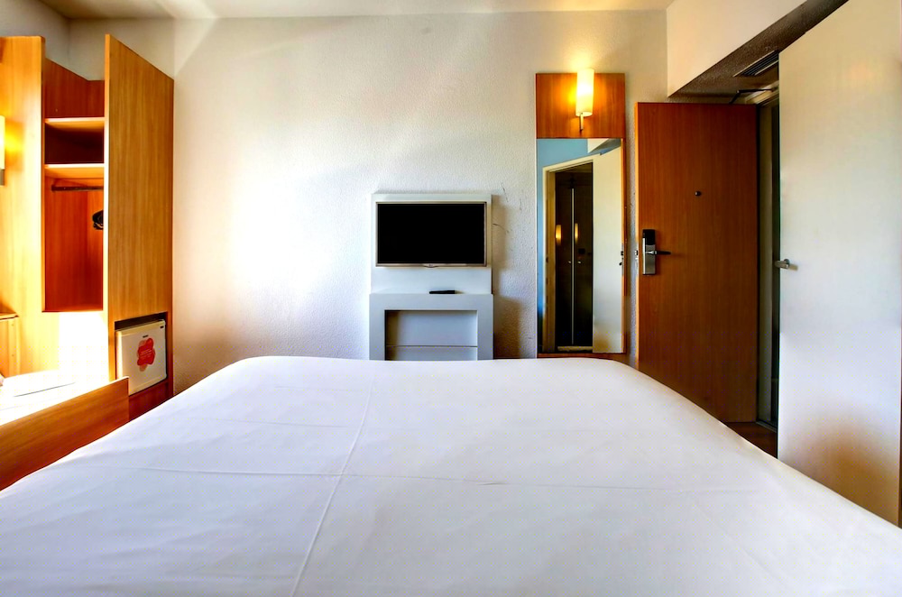 Ibis Vitoria Praia Do Canto 17/75