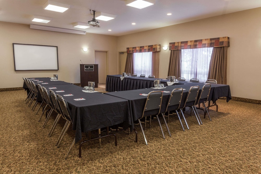Ramada Westlock 35/37