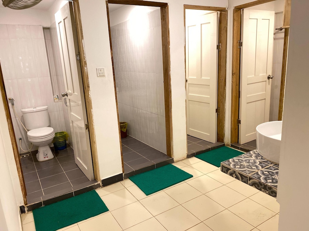 Grand Elevation Hotel 61/65