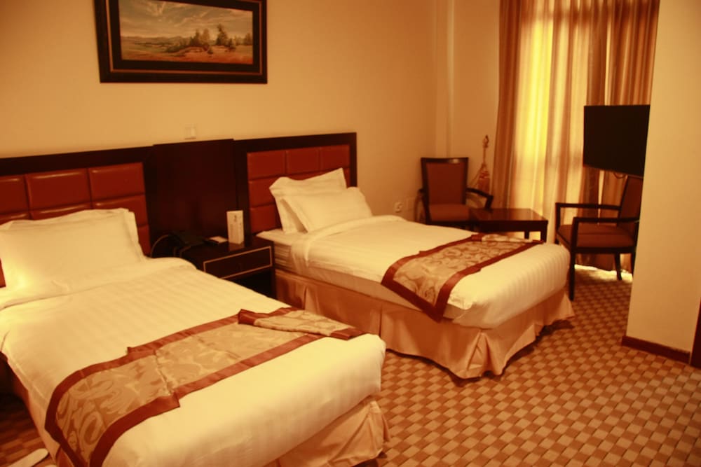 Caravan Hotel 14/47