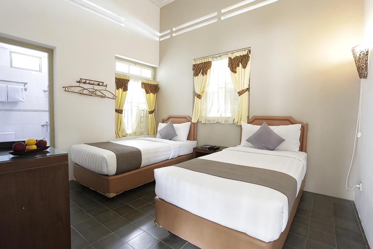 DELUXE, TWIN BEDS