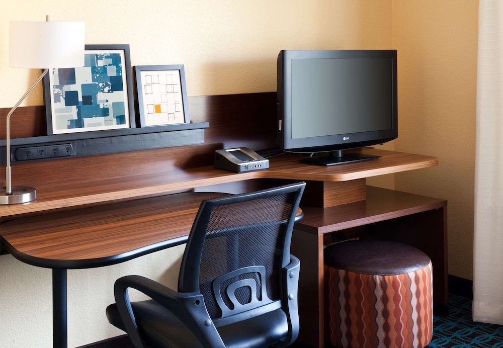 Country Inn & Suites by Radisson, Phoenix Airport, AZ 38/46