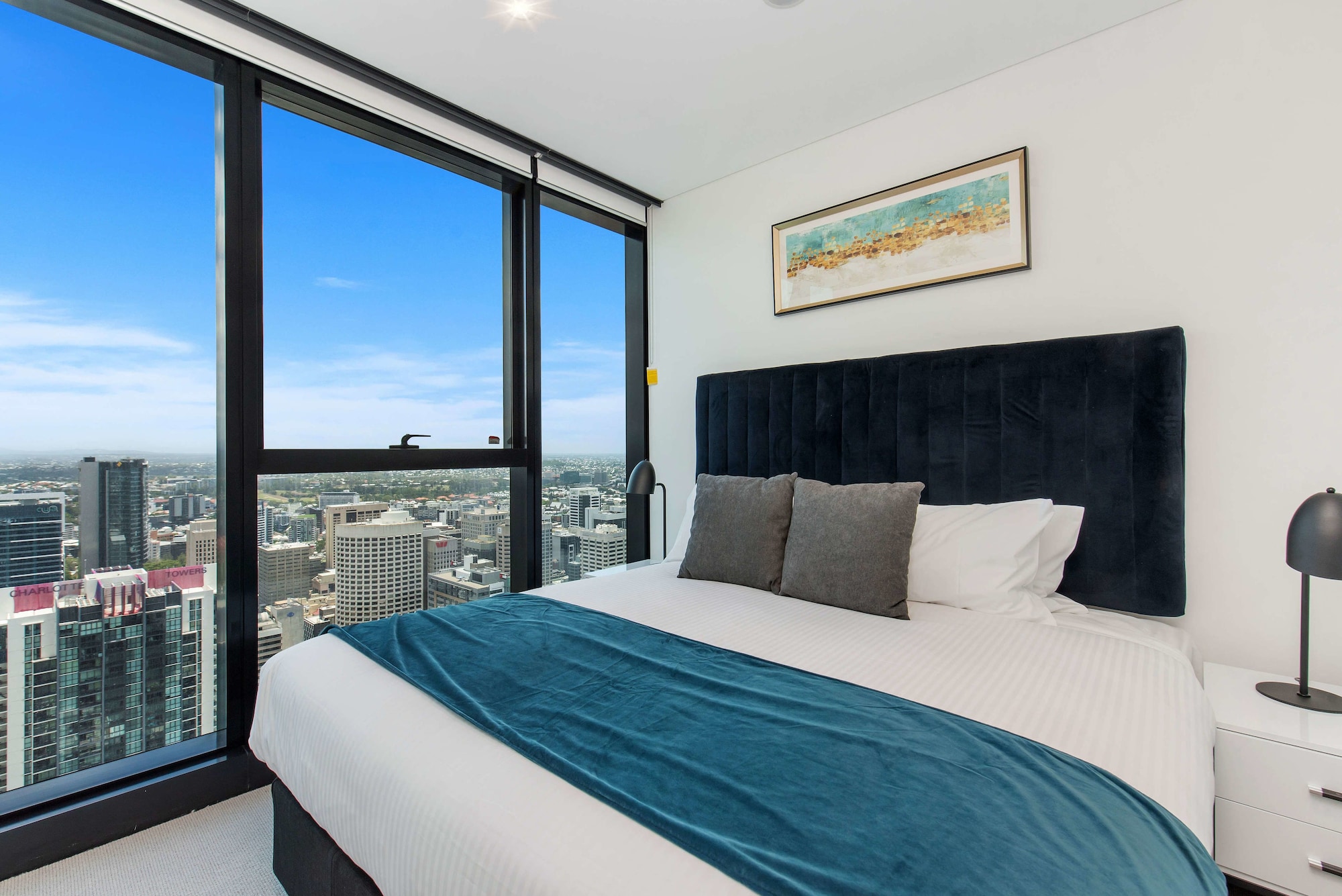 2 Bedrooms, Sky High, Apartment, King and Queen Bed