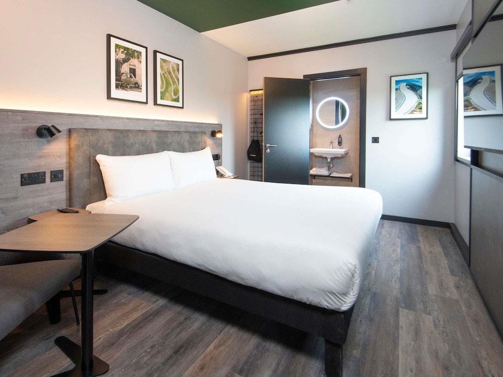 Ibis Styles London Gatwick Airport 24/64