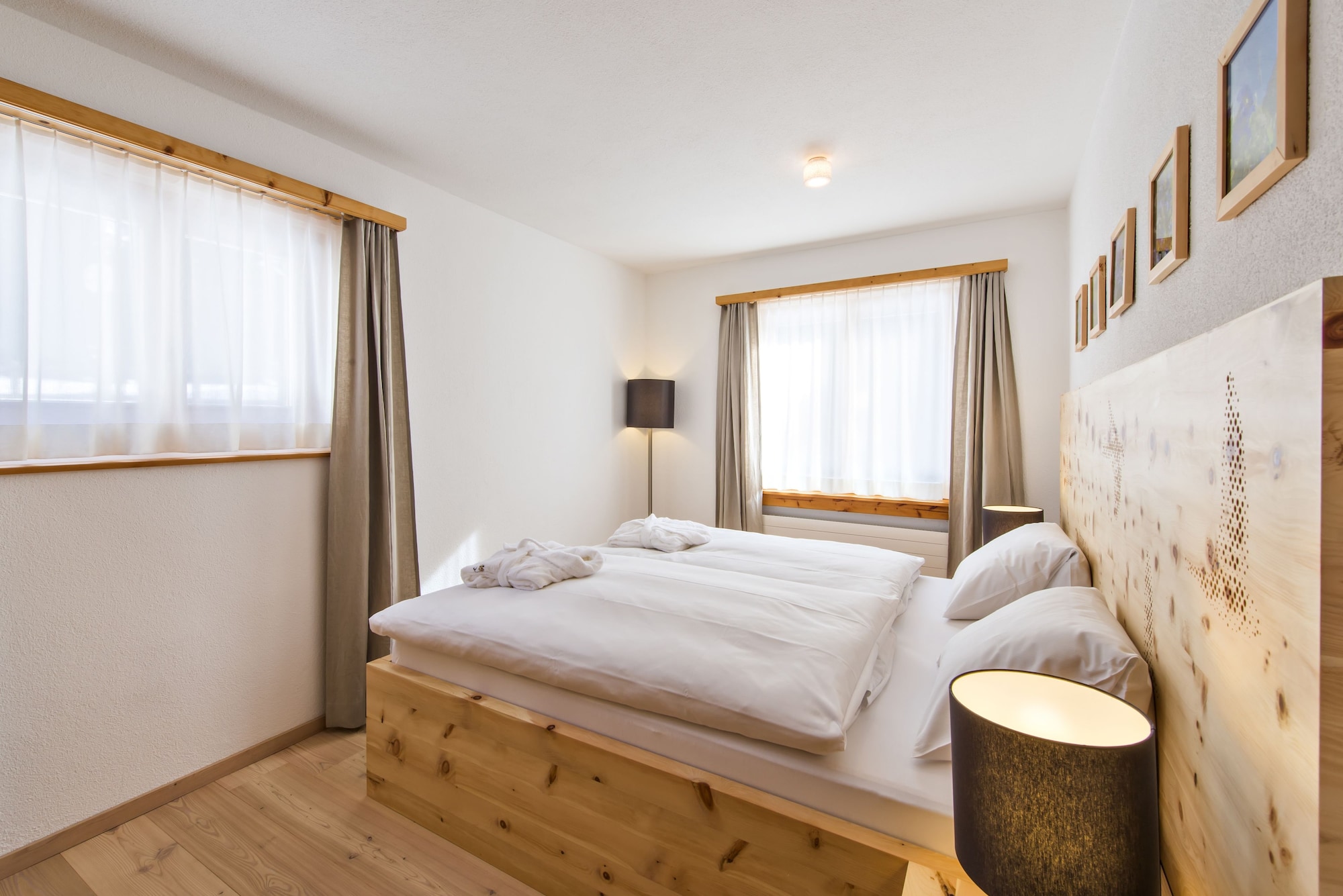 Mountain, Suite, Queen Bed, Sofa