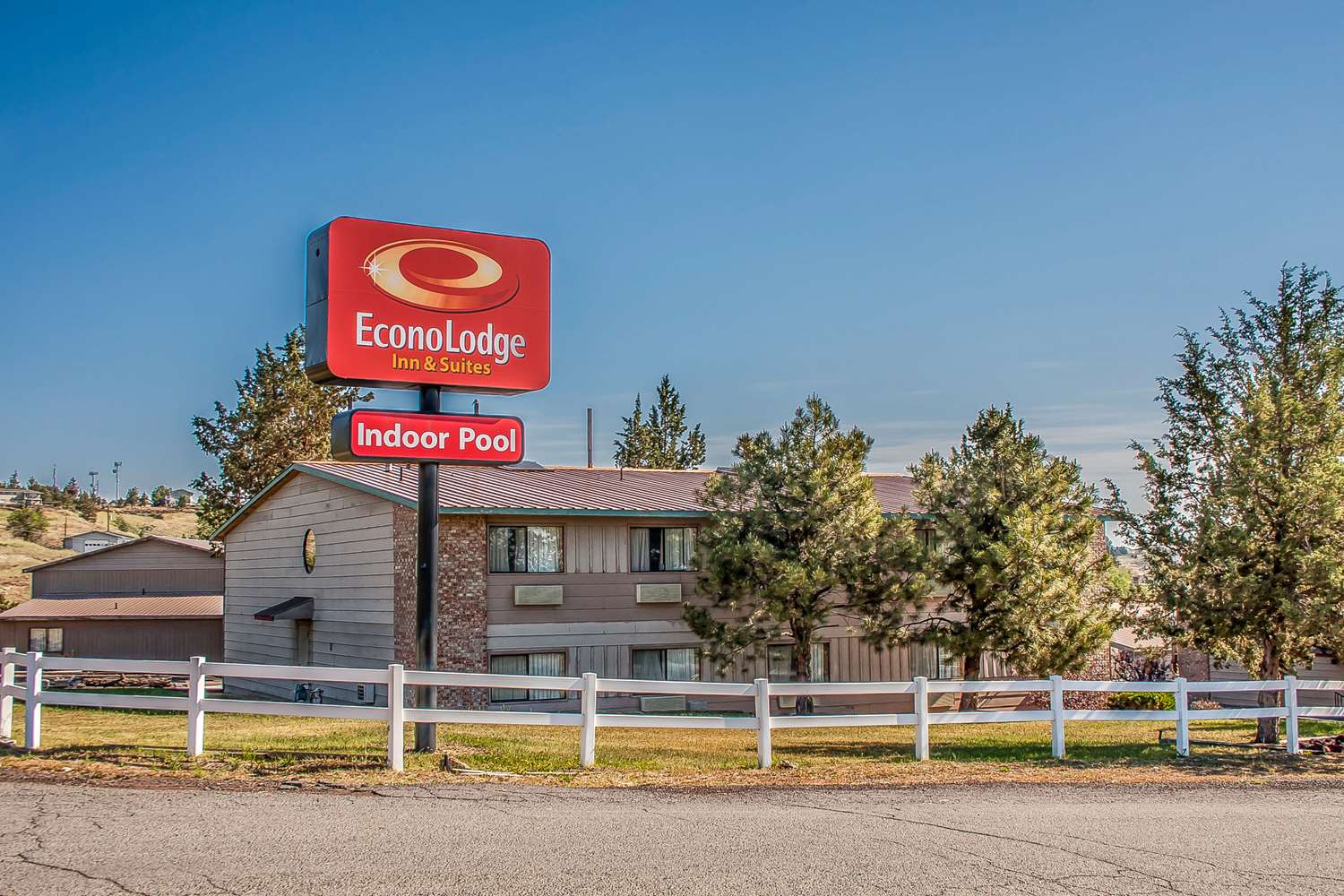 Econo Lodge Inn & Suites Madras 39/41