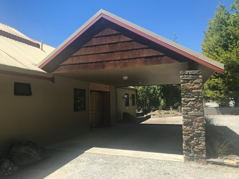 Altamont Lodge 1/41