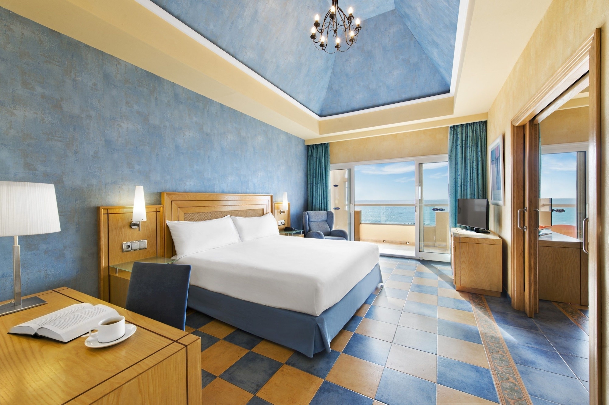 غرفة قياسية بسرير مزدوج بإطلالة على البحر، Elba Sara Beach and Golf Resort 4/4