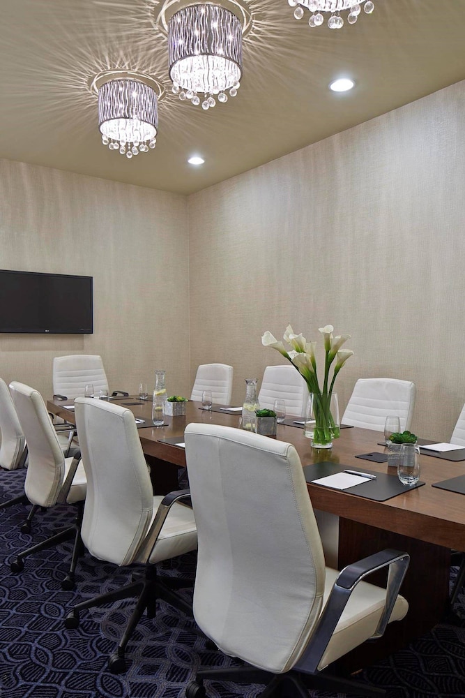 Delta Hotels by Marriott Philadelphia Airport 46/48