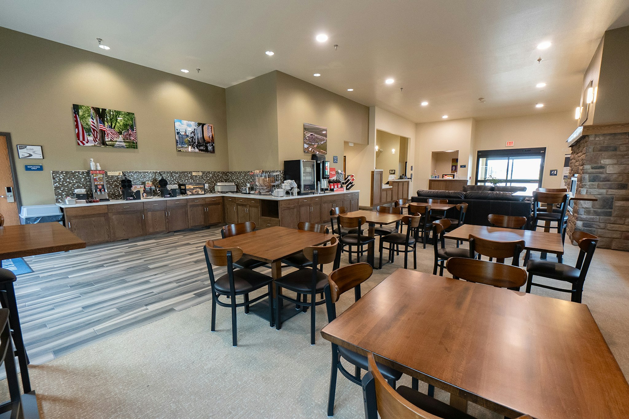 Cobblestone Hotel & Suites-Sheldon 19/27