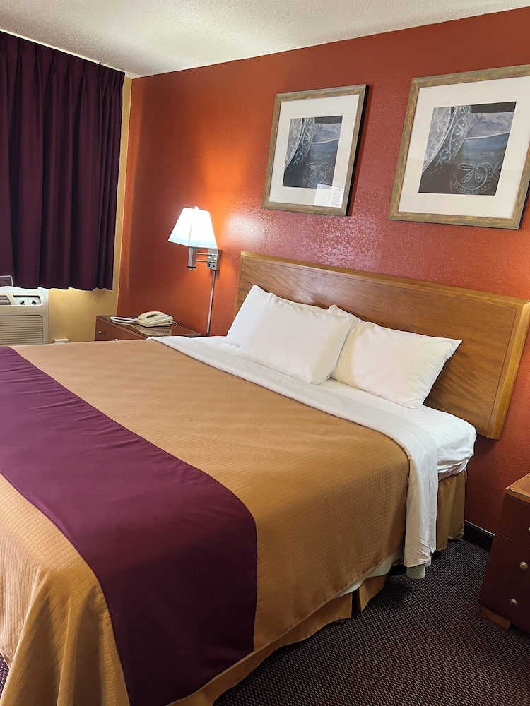 غرفة قياسية مفردة بسرير كينج للمدخنين، Executive Inn Schenectady 2/8