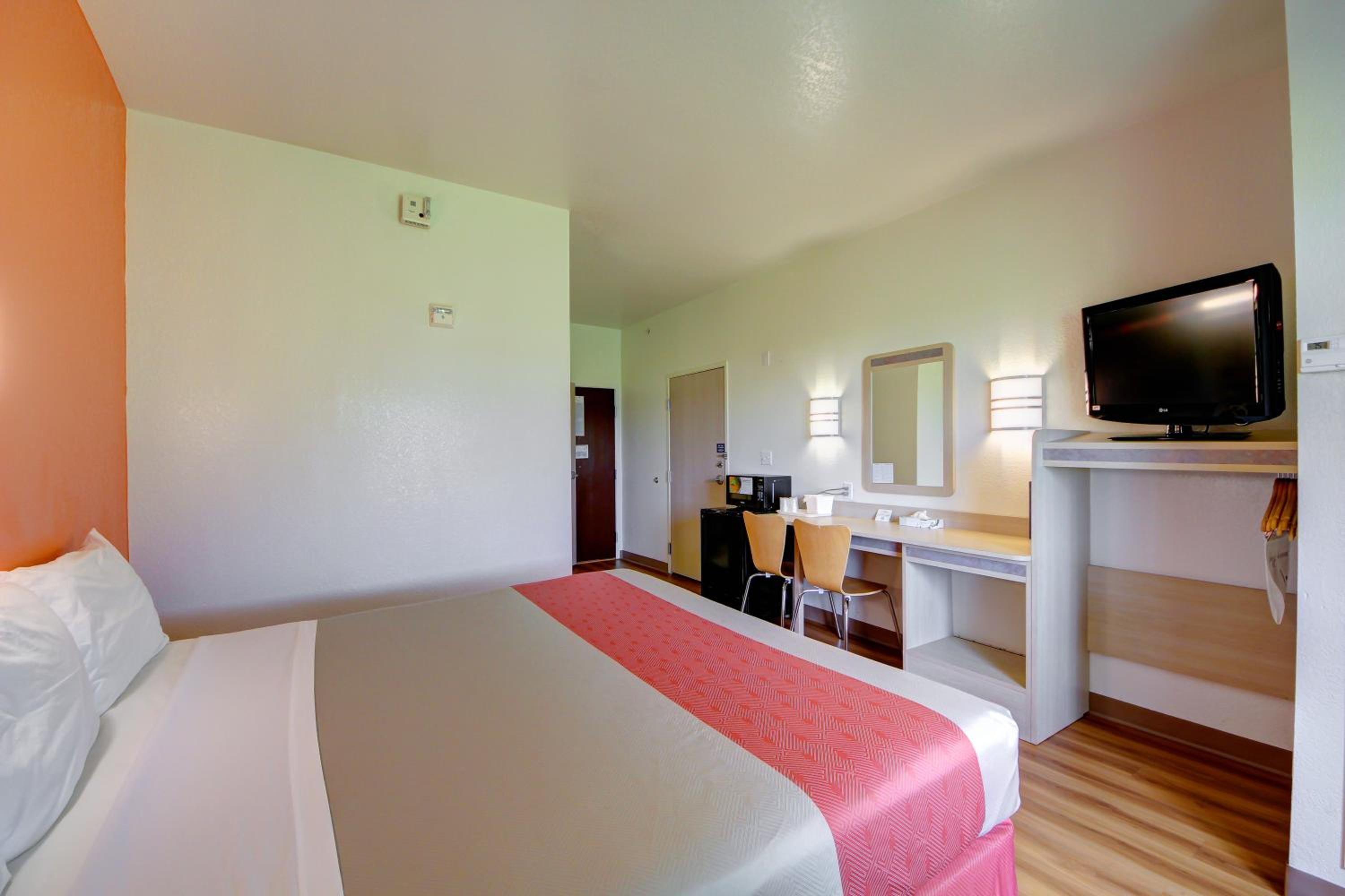 غرفة بسرير كينج، Motel6 El Reno, OK 8/10