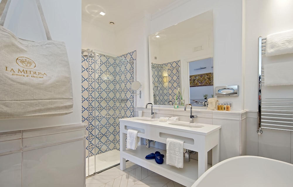 Riviera, Suite, Double Bed, Lateral Side Sea View، La Medusa Hotel & Boutique Spa 3/4