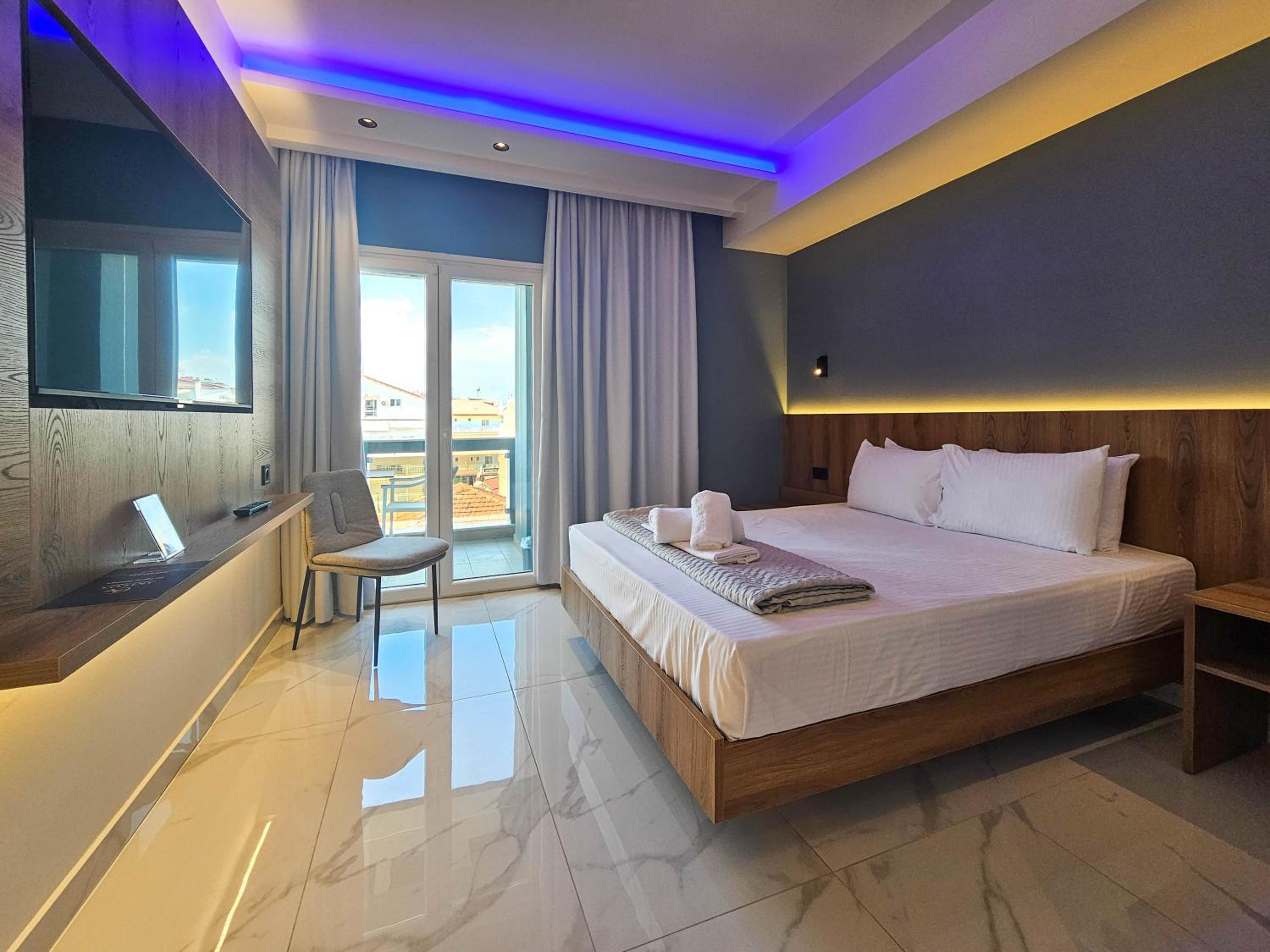 Deluxe, Double Bed