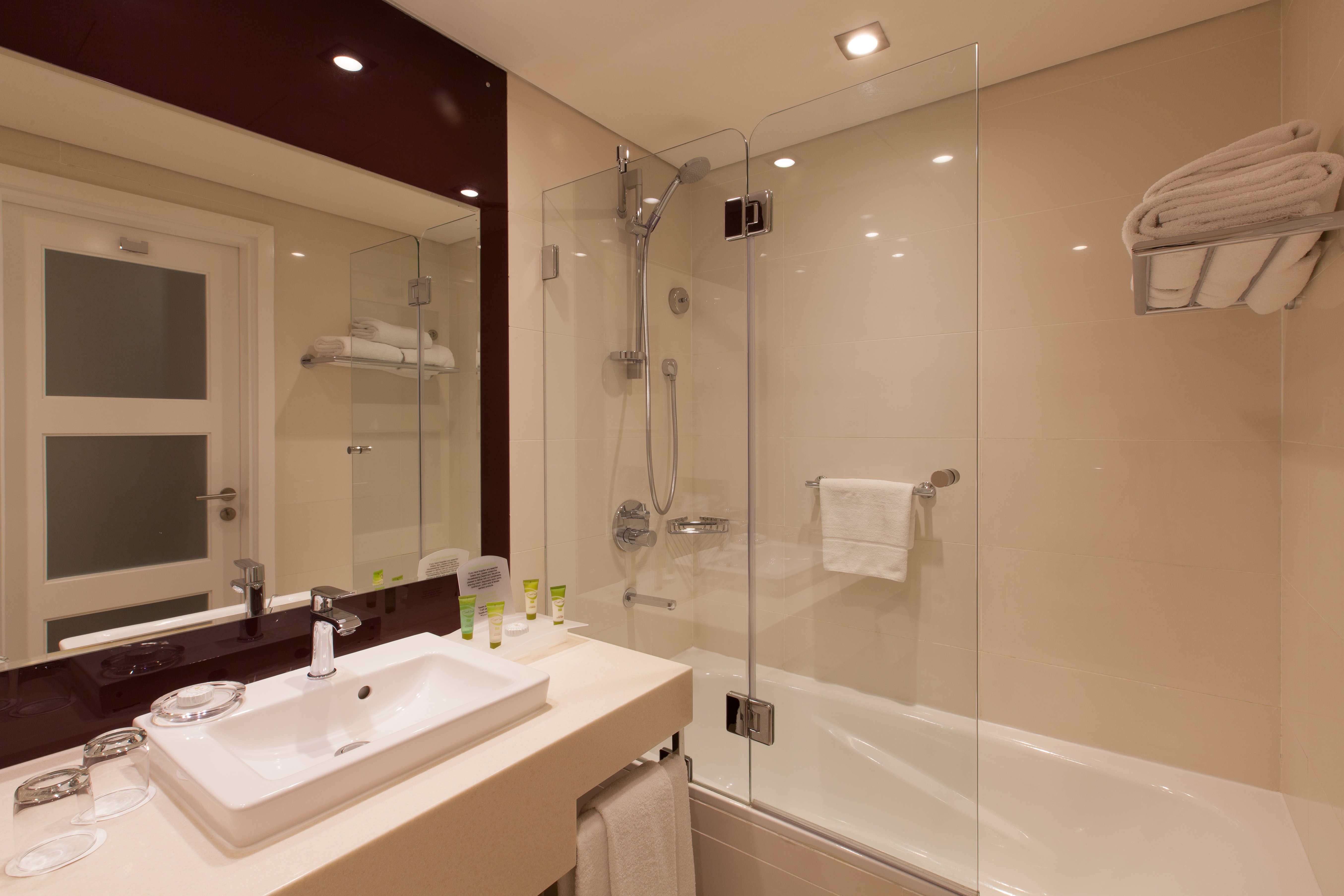 Holiday Inn Muscat al Seeb by IHG 70/73