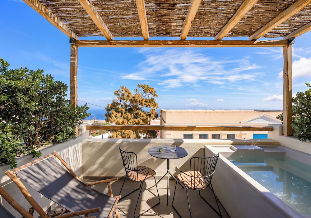Lemon Suites Santorini 24/50