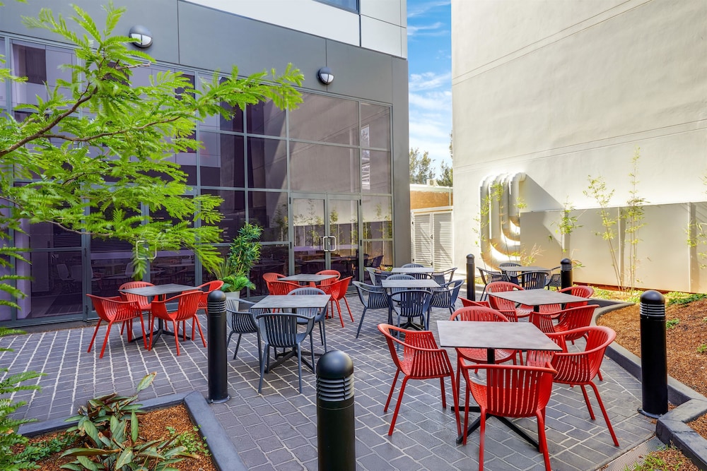 Travelodge Hotel Sydney Airport 24/28
