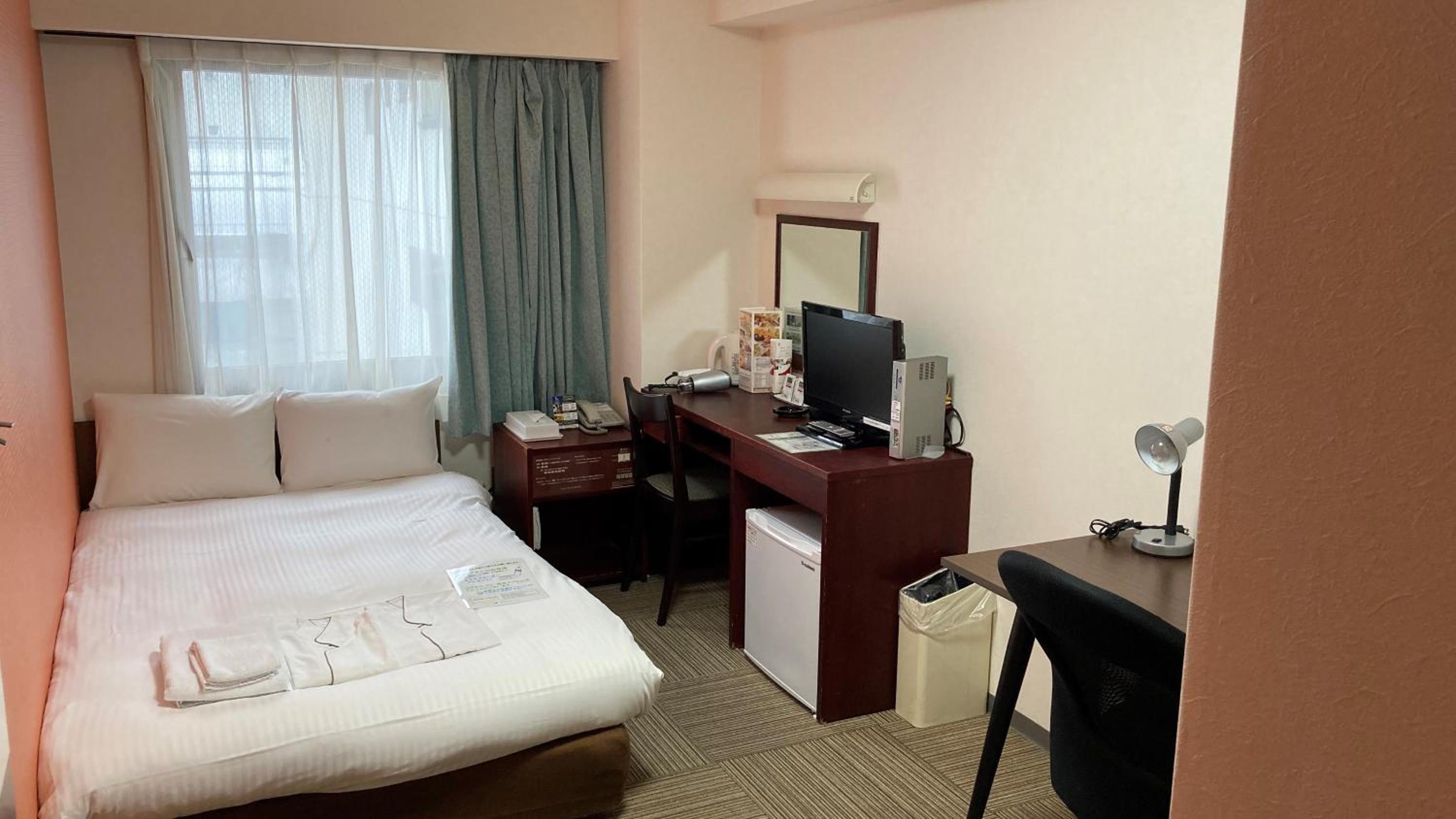 Room, Semi Double Bed