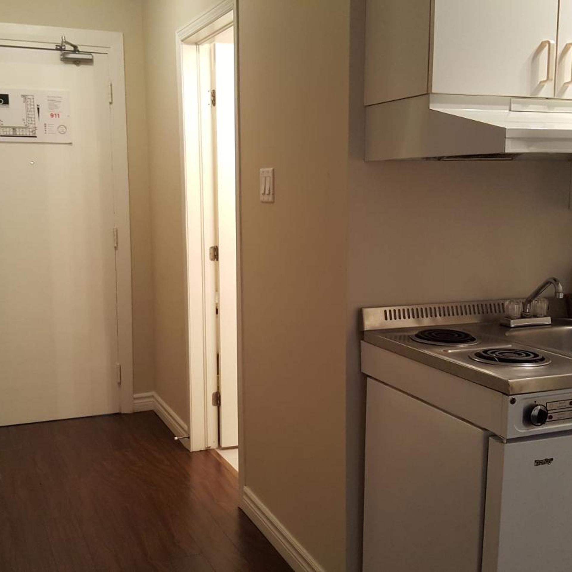 Duvernay Studios And Suites 23/41