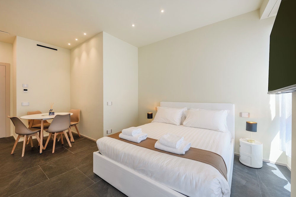 Milan Royal Suites Luxury Apartments 8/50