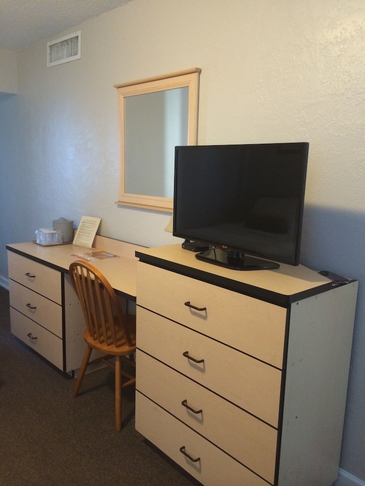 Cove Motel Oceanfront 11/46