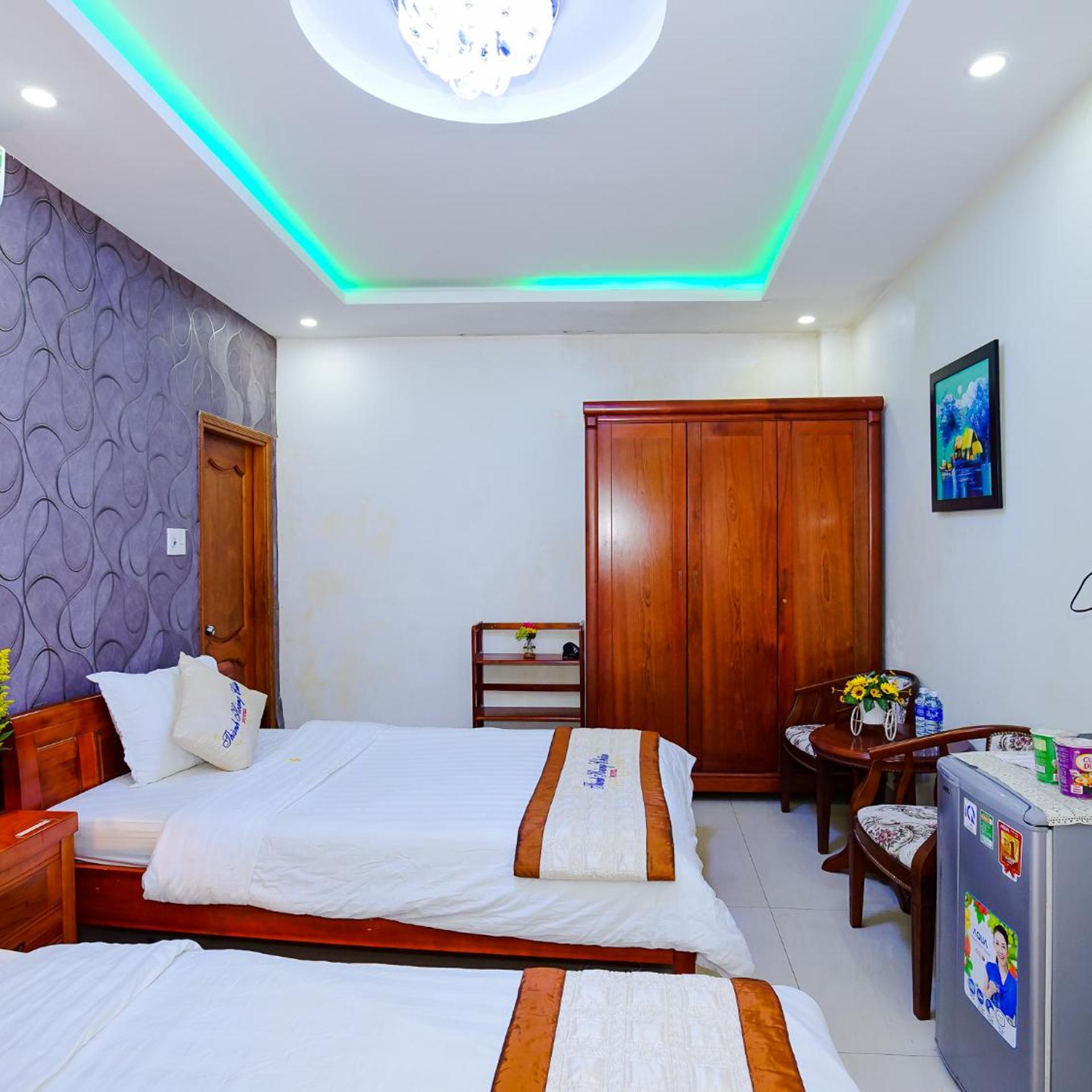 Room, Triple