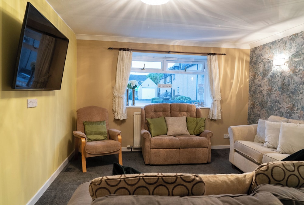 OYO Dunedin House 18/21