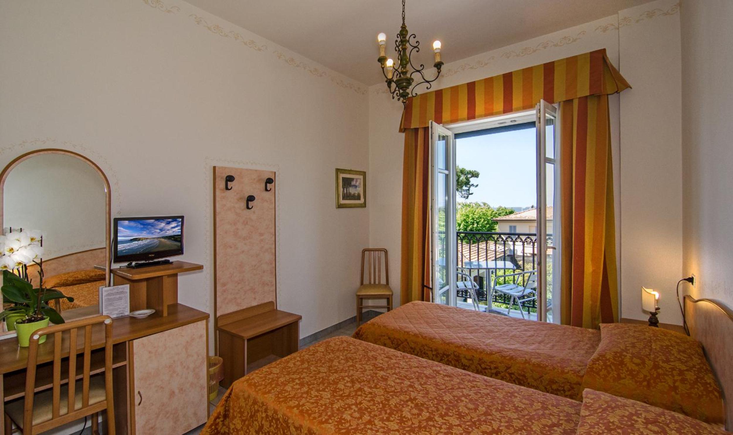 HOTEL VILLA OMBROSA 29/52