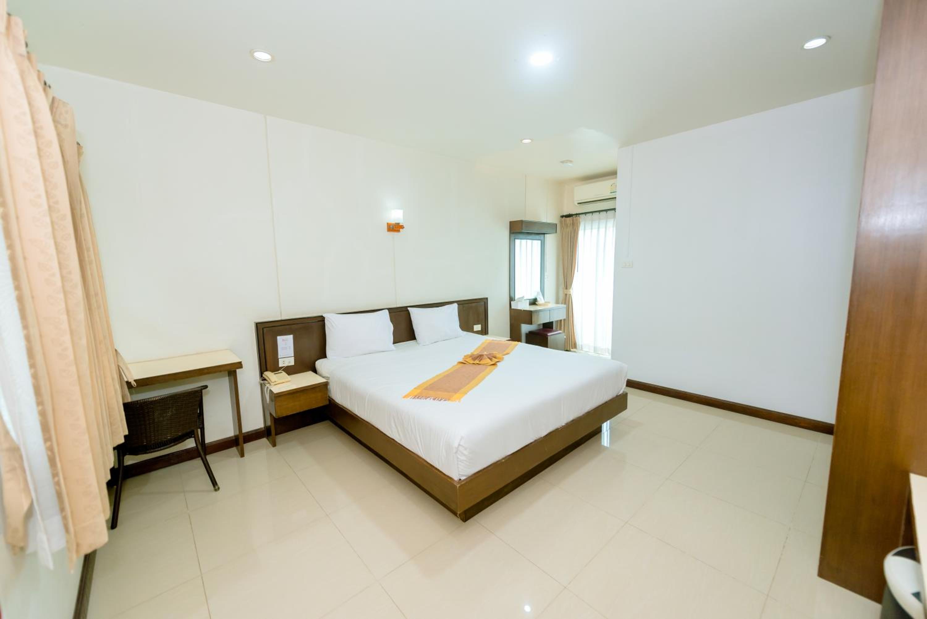 BANDER HOTEL 34/50