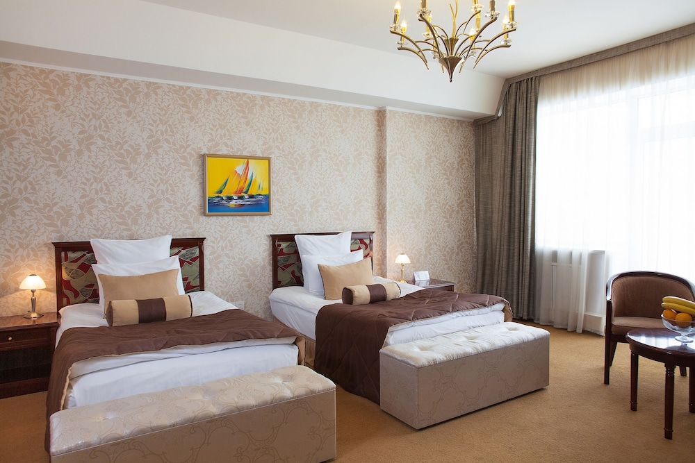 Golden Dragon Hotel 21/75
