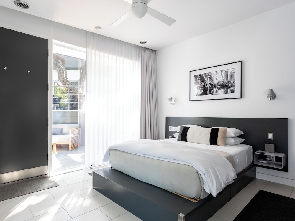 LUXURY, QUEEN BED, PRIVATE BATHROOM, BALCONY, GARDEN AREA
