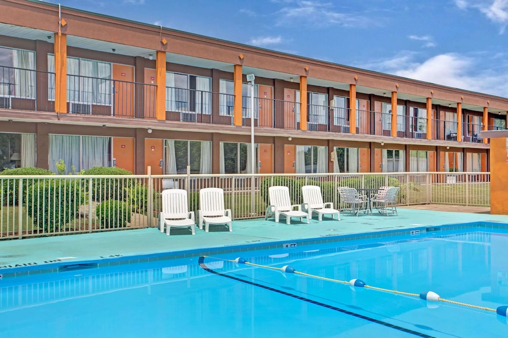 Days Inn By Wyndham Benson 23/33