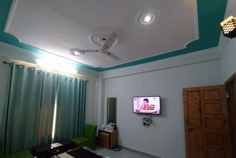 Hotel Sarla Regency 37/47