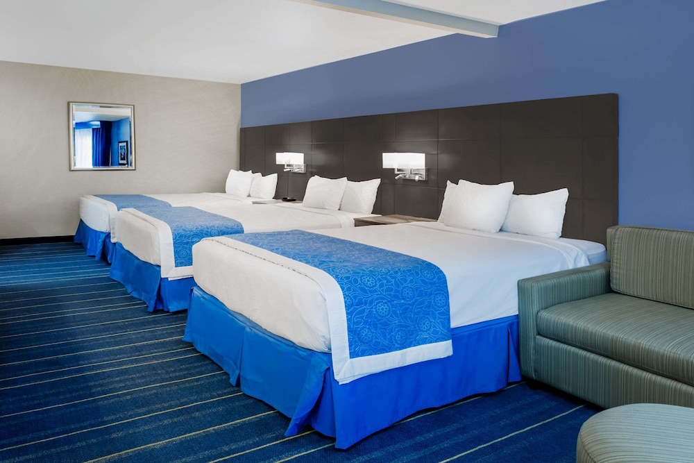 Days Inn & Suites By Wyndham Anaheim At Disneyland Park 11/44