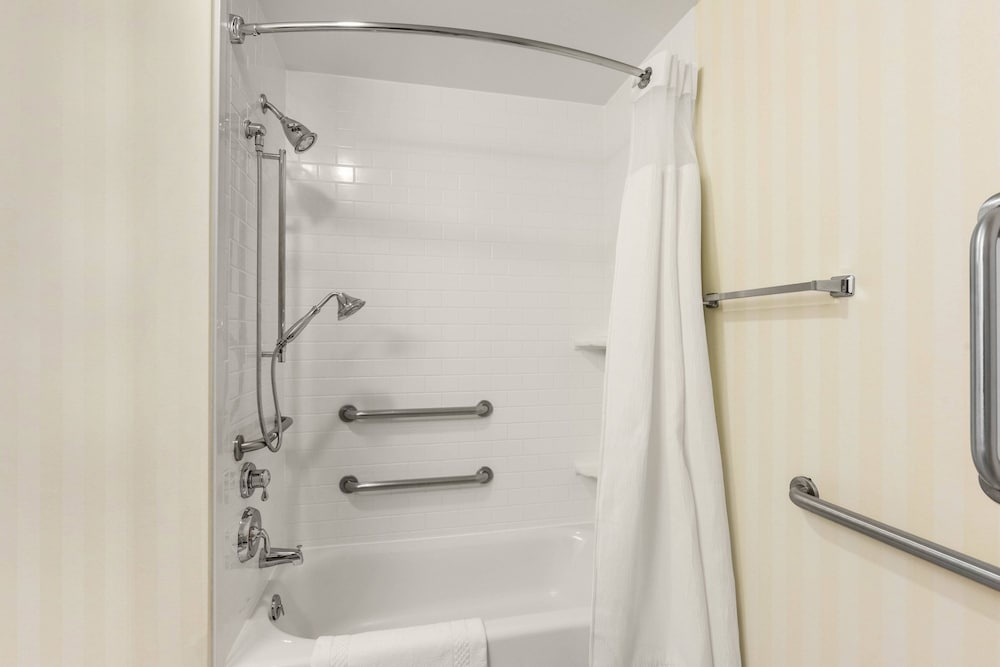 Fairfield Inn Suites Rockford 15/46