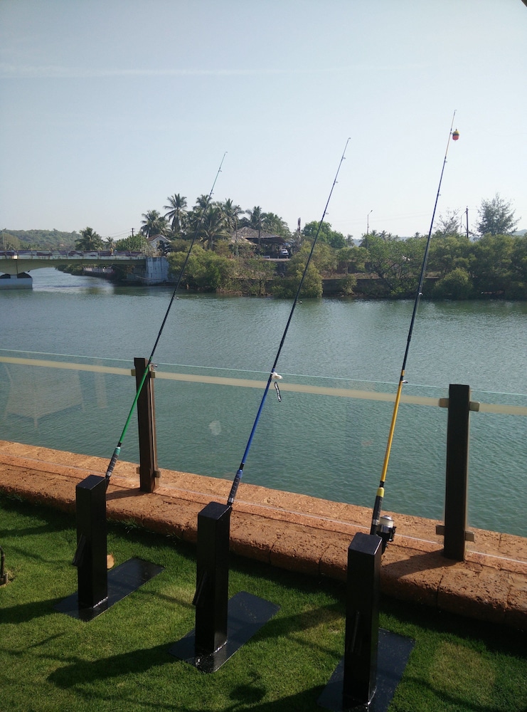 Acron Waterfront Resort 56/80